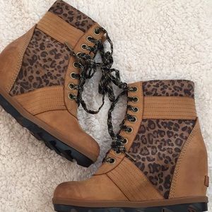 sorel lexie leather leopard wedge